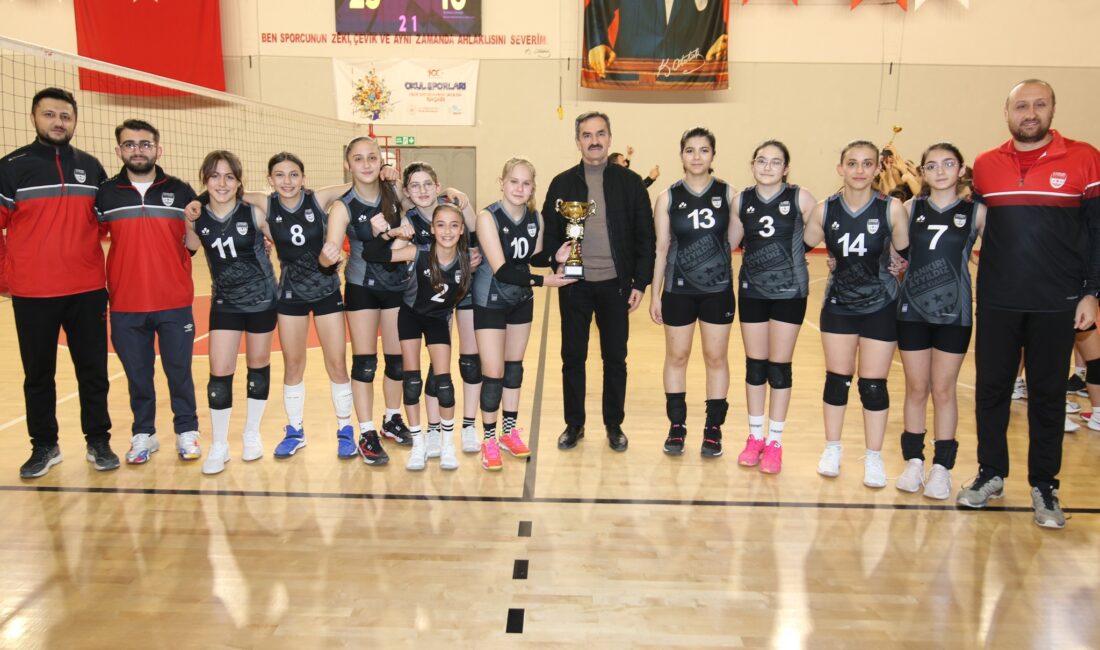 Voleybolda şampiyon Çankırı Ayyıldız Spor Kulübü Çankırı’da düzenlenen voleybol yarışmalarında dereceye giren takımlar belli oldu. Hafta