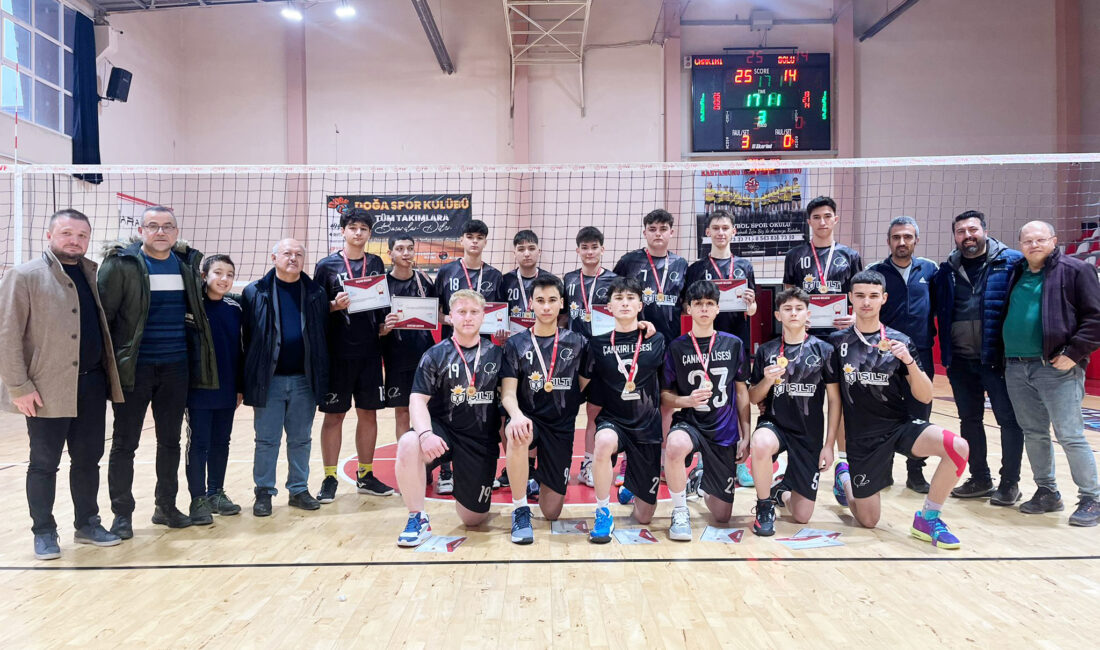 Çankırı Lisesi Voleybol Takımı Türkiye Finallerinde Çankırı Lisesi Voleybol Takımı, büyük bir başarıya imza atarak Türkiye