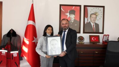 Çankırı Atatürk Ortaokulu öğrencisi Selime Solmaz Sayan, annesi Ferda Aslantaş