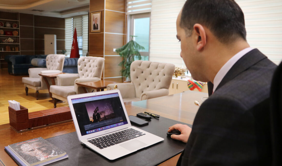 Vali Taşolar, AA’nın “Yılın Kareleri”ni seçti ÇANKIRI (AA) – Çankırı Valisi Mustafa Fırat Taşolar, Anadolu Ajansının (AA) gözünden