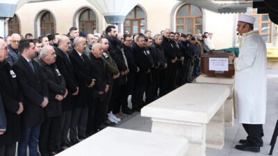 1999-2002 yılları arasında dönemin Başbakan Yardımcısı Devlet Bahçeli’nin danışmanlığını yapan,