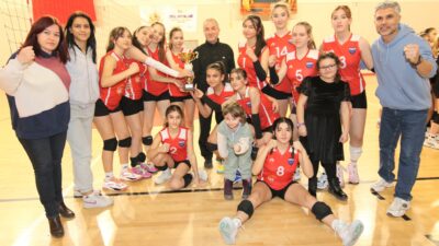 Kulüpler arası voleybol müsabakaları tamamlandı. Müsabakalarda 1. Olan Zirve Spor