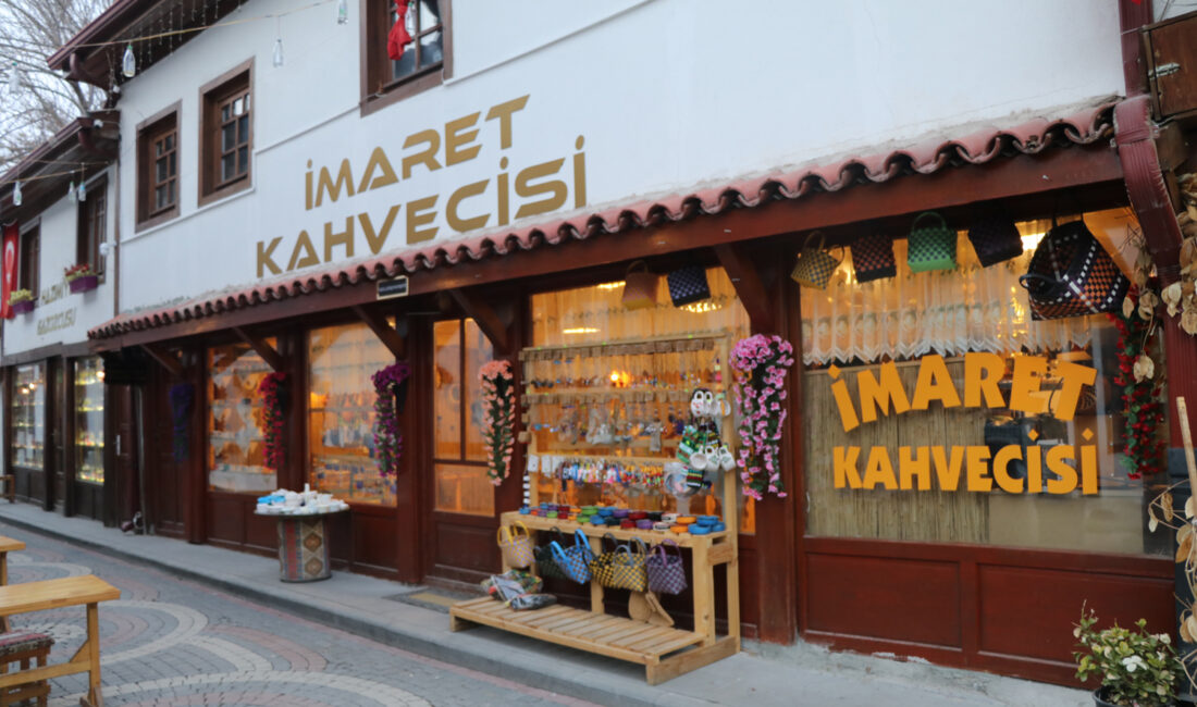 ÇANKIRI (AA) – Çankırı’da iki kafe işletmecisi, köy okullarının kütüphanelerine katkı