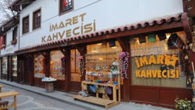 ÇANKIRI (AA) – Çankırı’da iki kafe işletmecisi, köy okullarının kütüphanelerine katkı