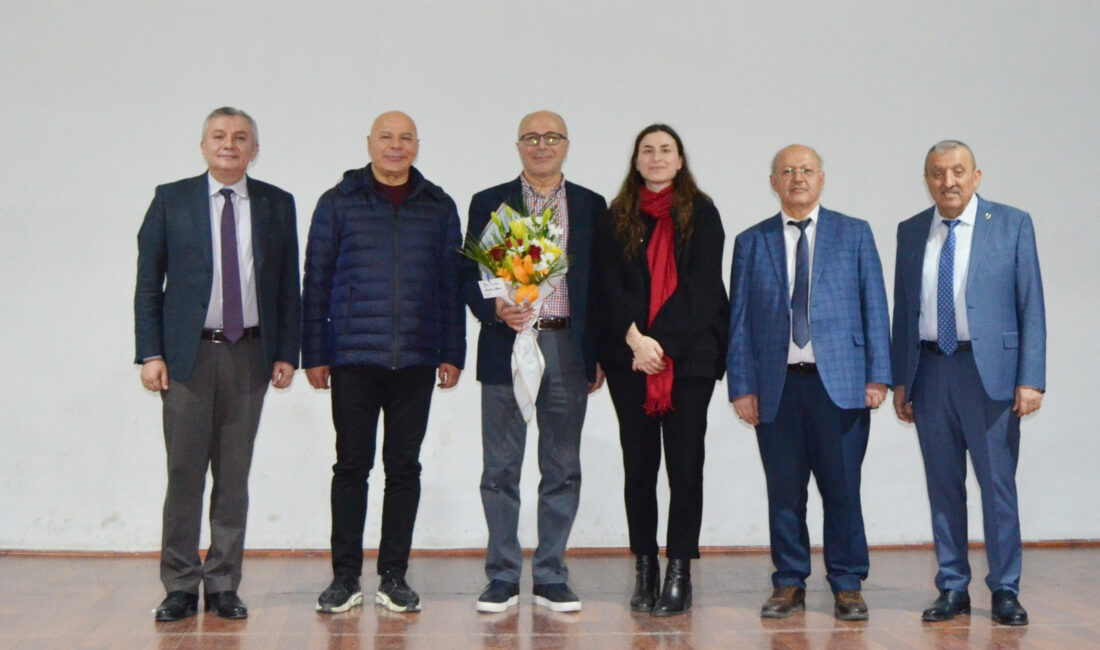 Çankırı Lisesi Mezun Buluşmaları Devam Ediyor Çankırı Lisesi öğrencileri, eski mezunları ile söyleşi etkinliklerine devam ediyor.