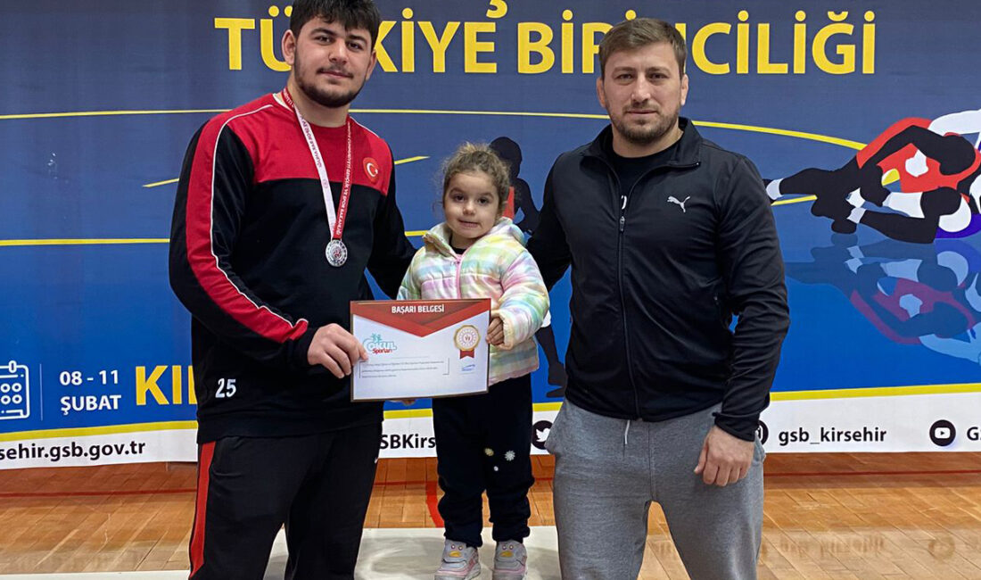 Fatih Çelik Okul Sporlarında Türkiye 2.si oldu. Gençler Güreş Türkiye Birinciliği müsabakalarında Fatih Çelik Türkiye 2. Oldu.
