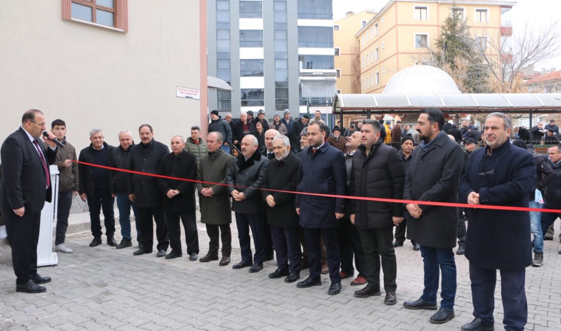 Çankırı çift şerefeli çifte minaresine kavuştu Bademli Camii müstesna günlerinden birini daha yaşadı
