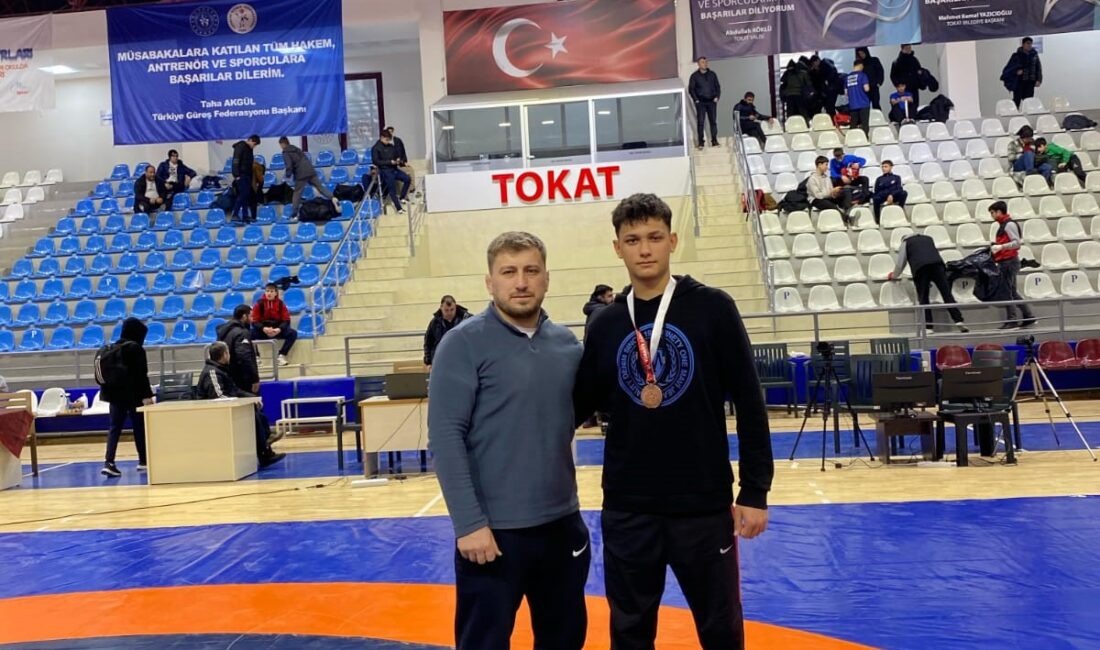 Çankırılı sporcumuz Kerem Özdemir, U-17 Yıldızlar Serbest Stil Güreş Grup
