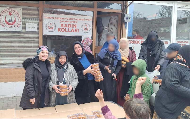 TÜGŞAV Berat Kandili nedeniyle ikramda bulundu Türkiye Gaziler ve Şehitler Vakfı Çankırı Şubesi Kadın Kolları tarafından