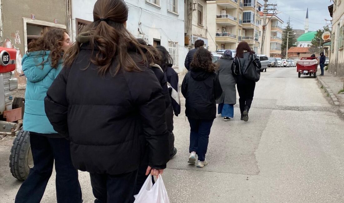 &nbsp; 15 Temmuz Şehitler Anadolu Lisesi Değerler Kulübü öğrencileri, kulüp