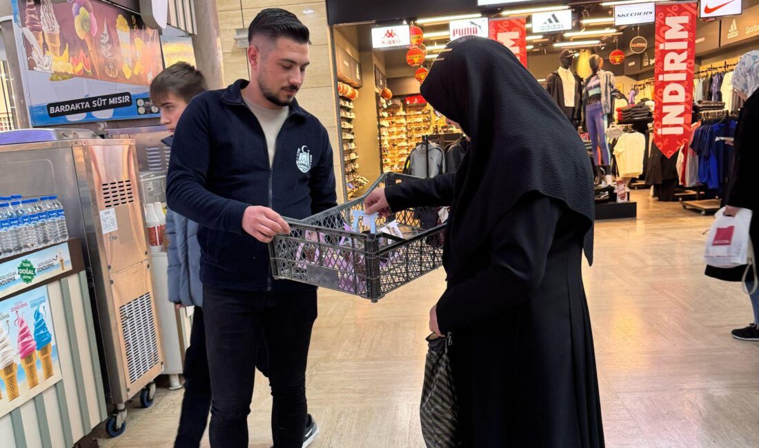 Çankırı Belediyesi Kadınlar Günü’nde Çiçek Açtı Çankırı Belediye Başkanı İsmail Hakkı Esen, 8 Mart Dünya Kadınlar