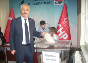 Cumhuriyet Halk Partisi’nin “Gel Seç, Tarihe Geç” sloganı ile başlattığı