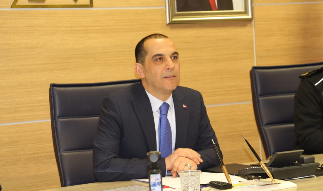 Vali Taşolar: Bu konu belki de en büyük eksiğimiz Aylık asayiş bilgilendirme toplantısında gazetecilerle bir araya gelen Vali Fırat