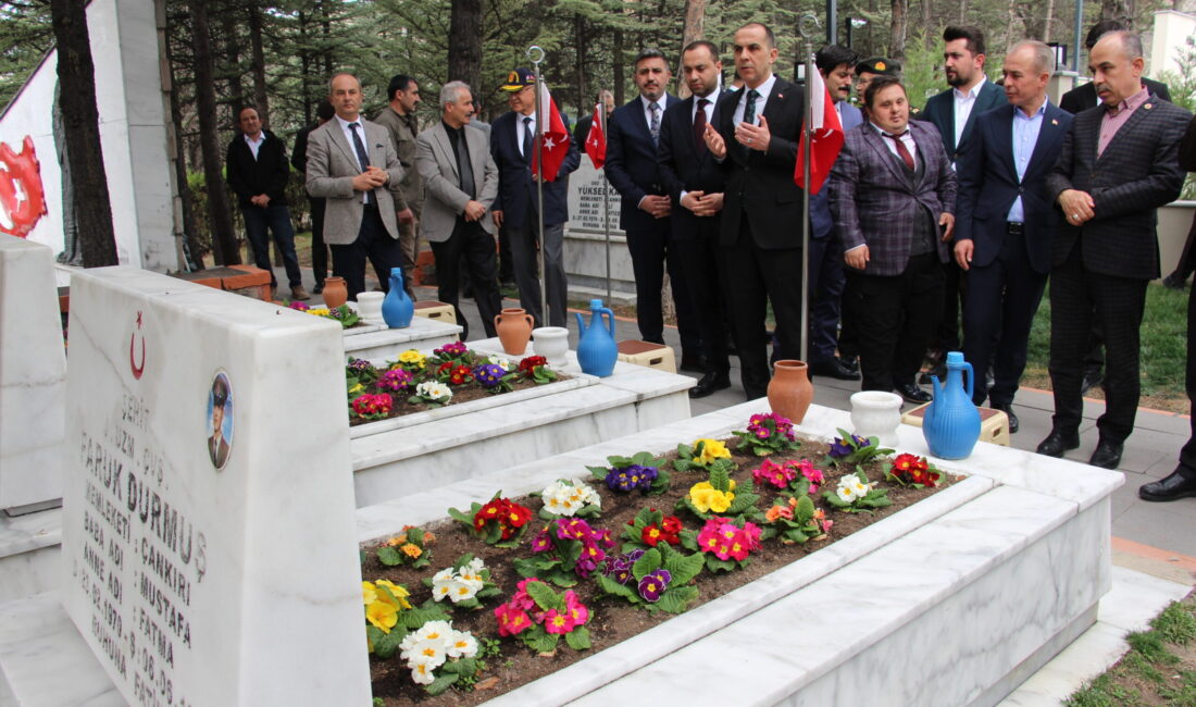 Şehitlerimizi ziyaret ettiler Çankırı’da Ramazan Bayramı öncesinde il protokolü, şehitlerimizi ziyaret etti. Çankırı