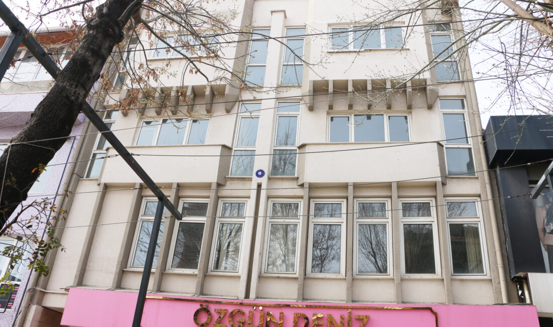 Hayırlı olsun!.. Petrol-İş Sendikası Çankırı Şubesi yuvasına kavuştu Belediye İş Merkezi’nde hizmet veren Petrol İş Sendikası Çankırı Şubesi,