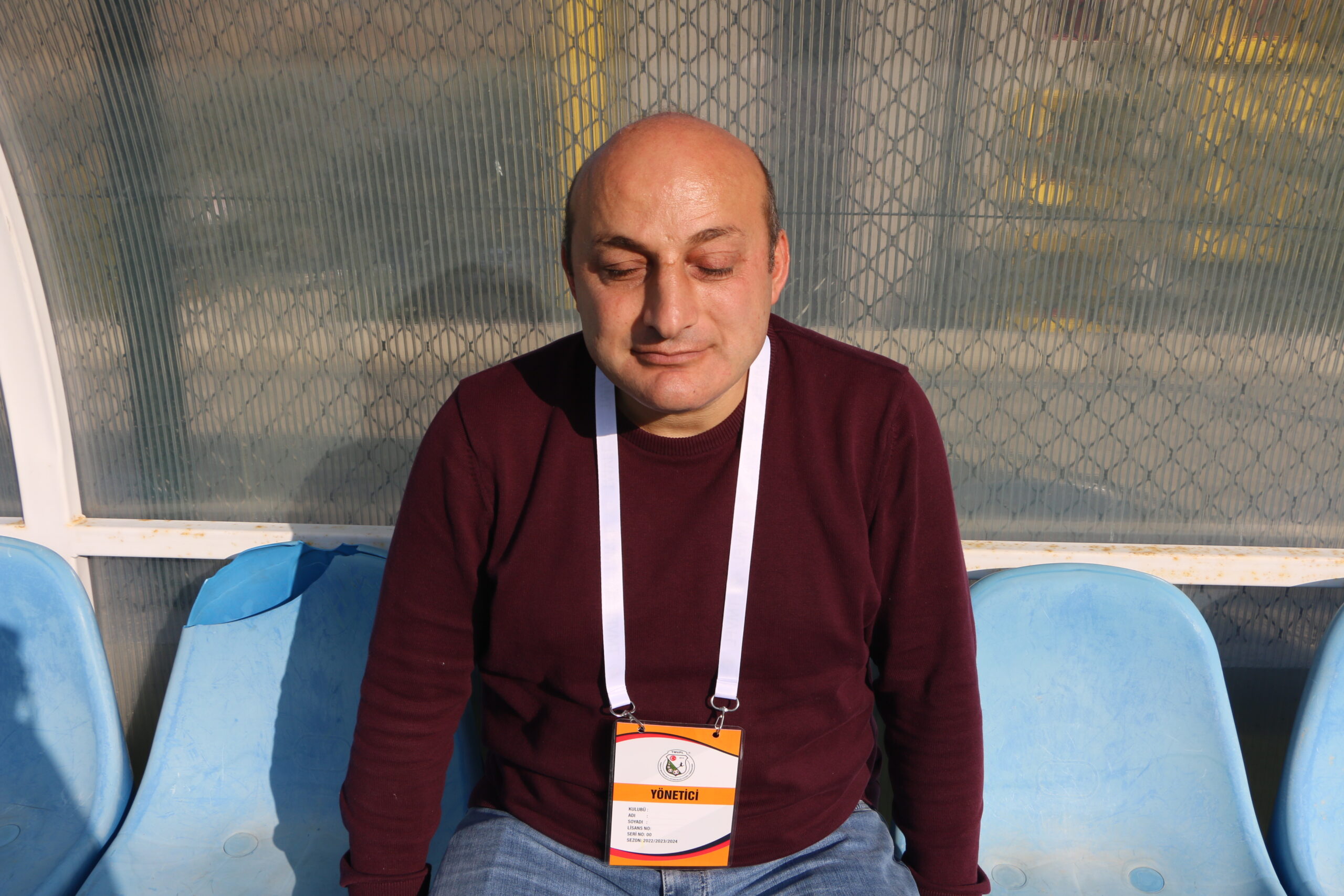 O bir görme engelli. O bir Dünya Kuranı Kerim Güzel