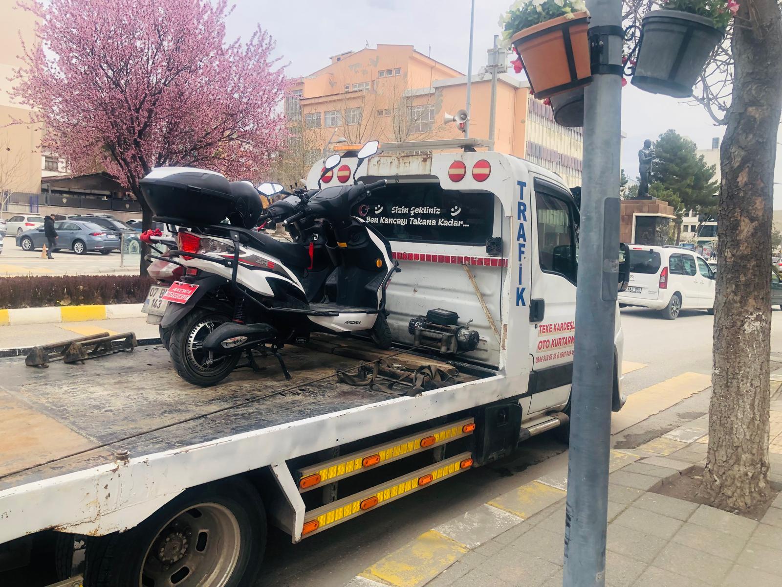 Hava durumunun mevsim normallerine gelmesi  ile cadde, sokak ve kaldırımları