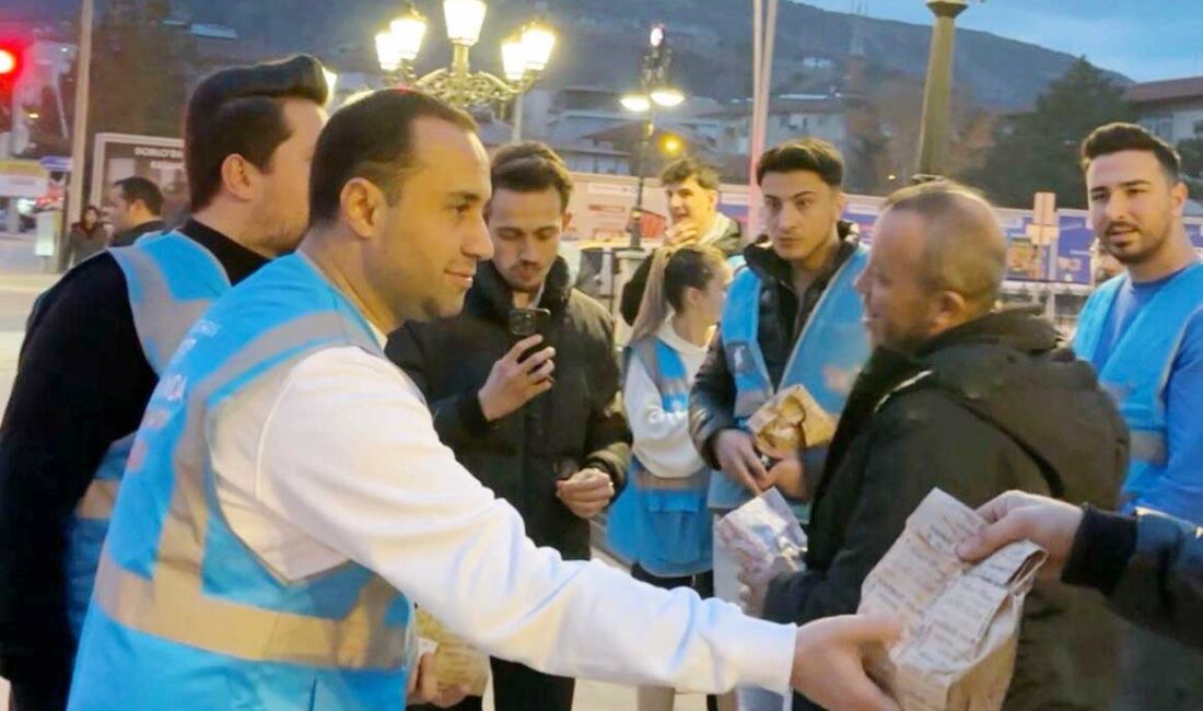 AK Parti Çankırı Gençlik Kolları, evlerine iftara yetişemeyen vatandaşlar için