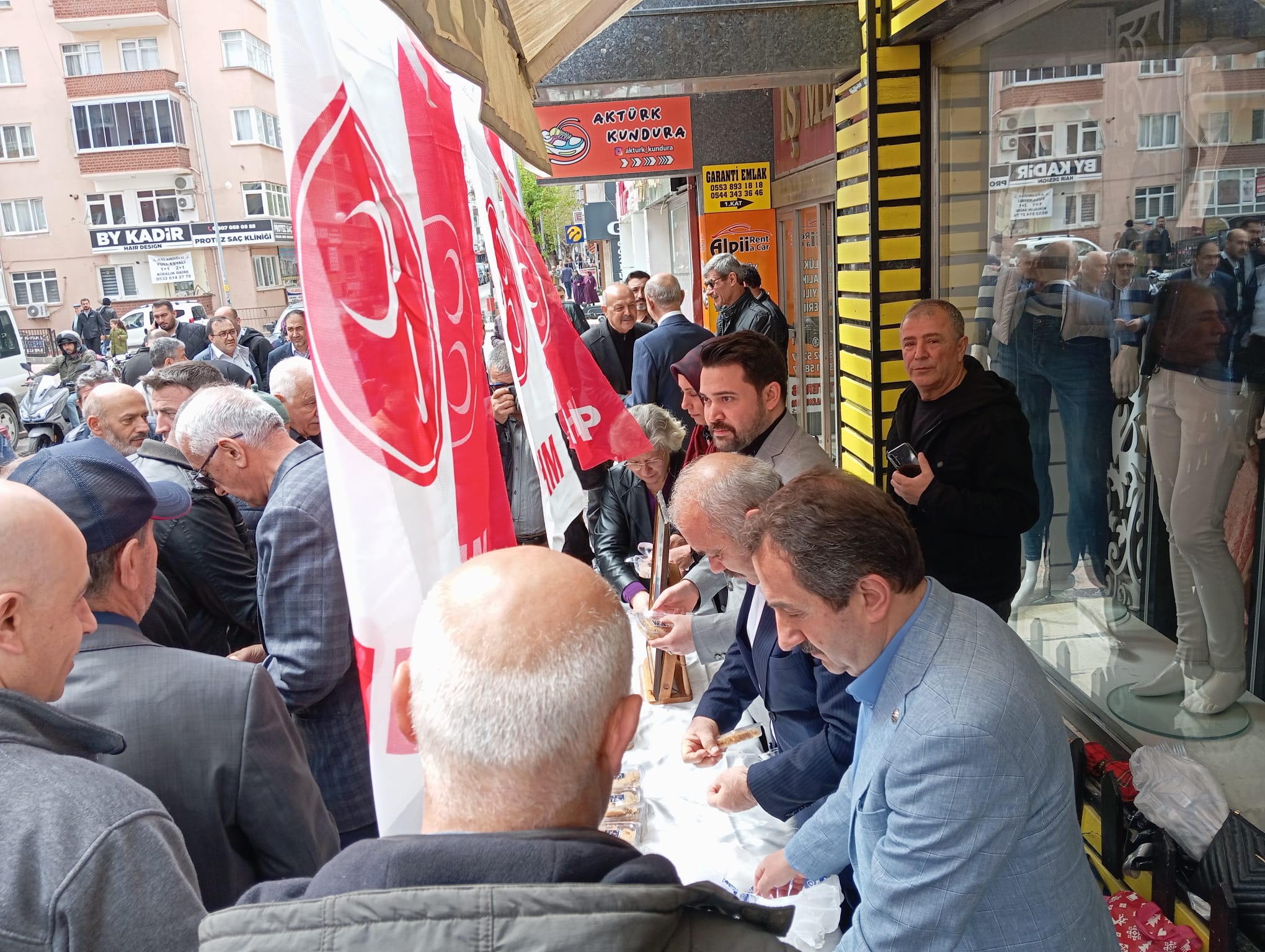 &nbsp; Milliyetçi Hareket Partisi kurucu genel Başkanı Alparslan Türkeş vefatının