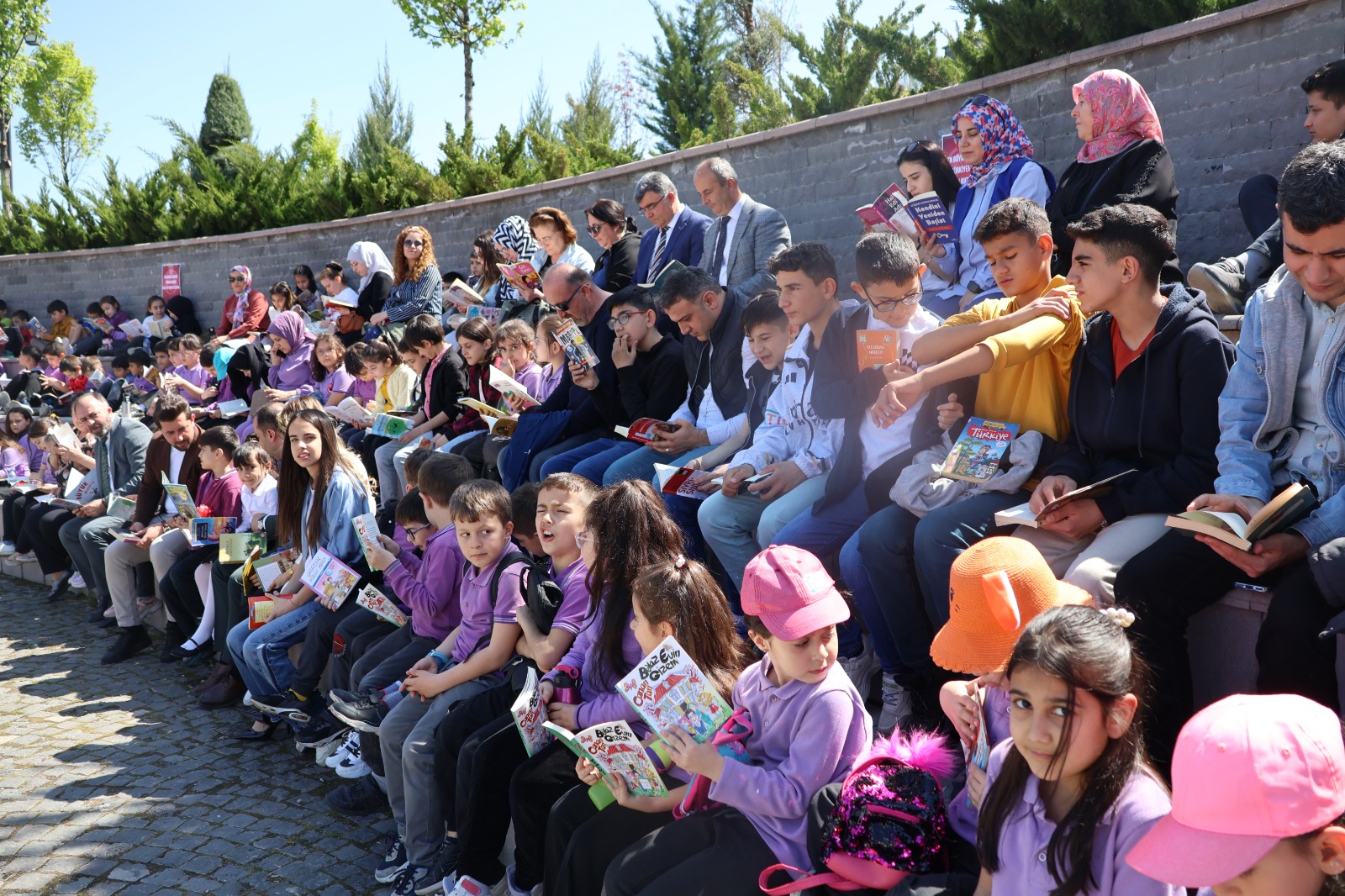 Aile ve Sosyal Hizmetler İl Müdürlüğünce düzenlenen “Ailemle Kitap Okuyorum