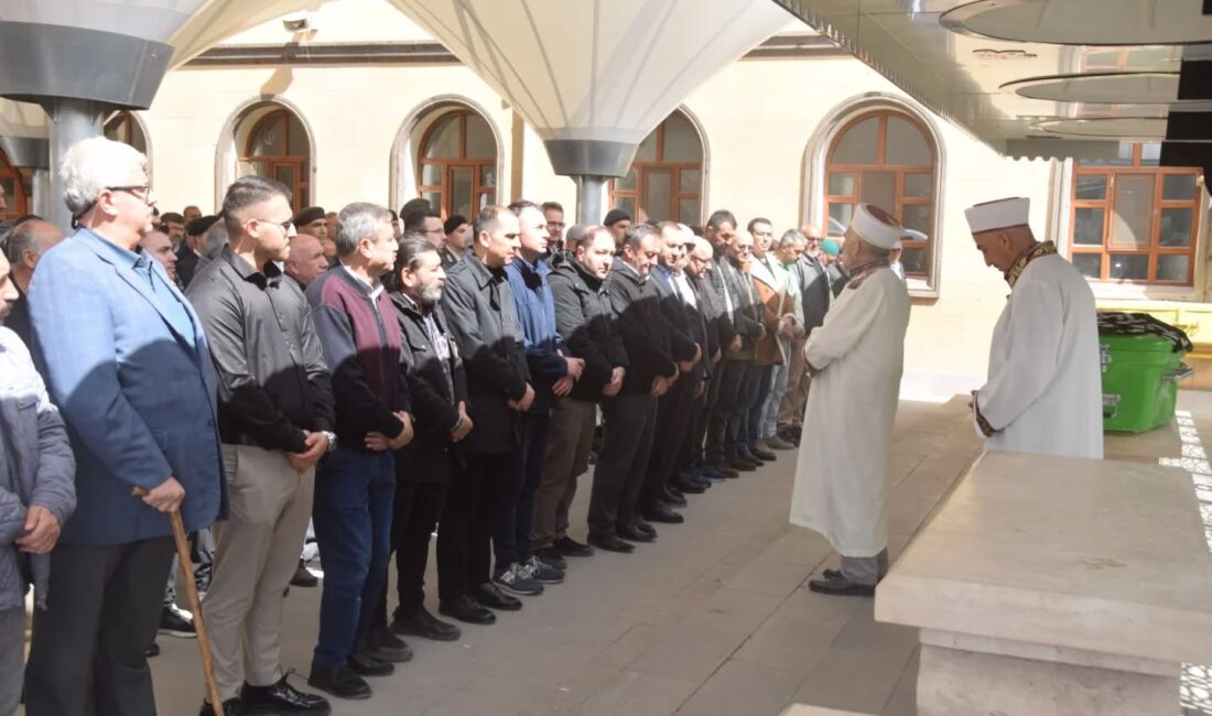 Şehit Jandarma Yüzbaşı Erol Uykusuz’un annesi Feyhan Uykusuz vefat etti.