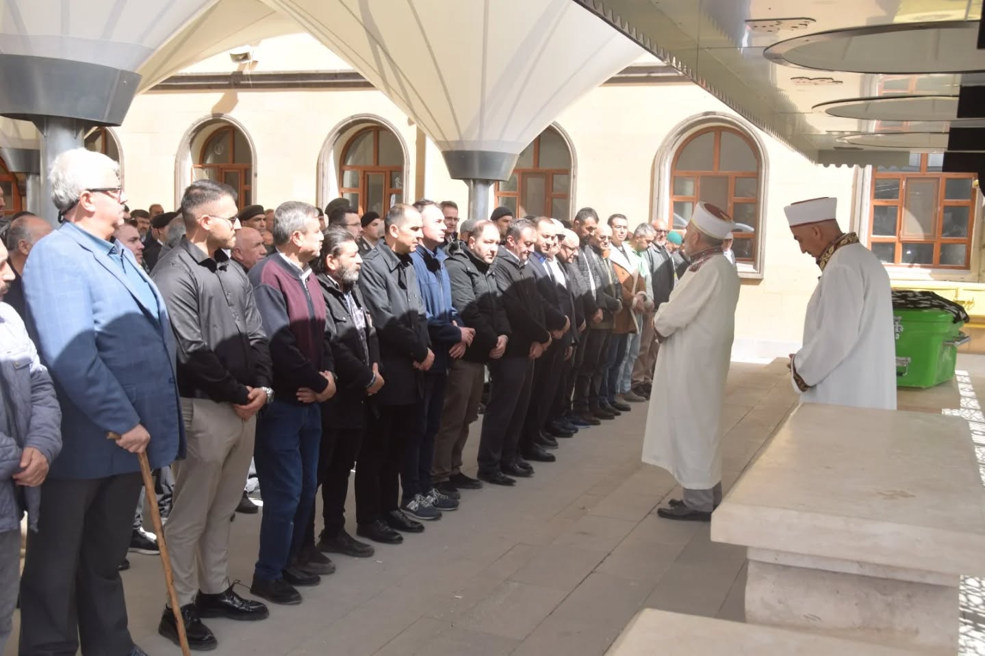 Şehit Jandarma Yüzbaşı Erol Uykusuz’un annesi Feyhan Uykusuz vefat etti.