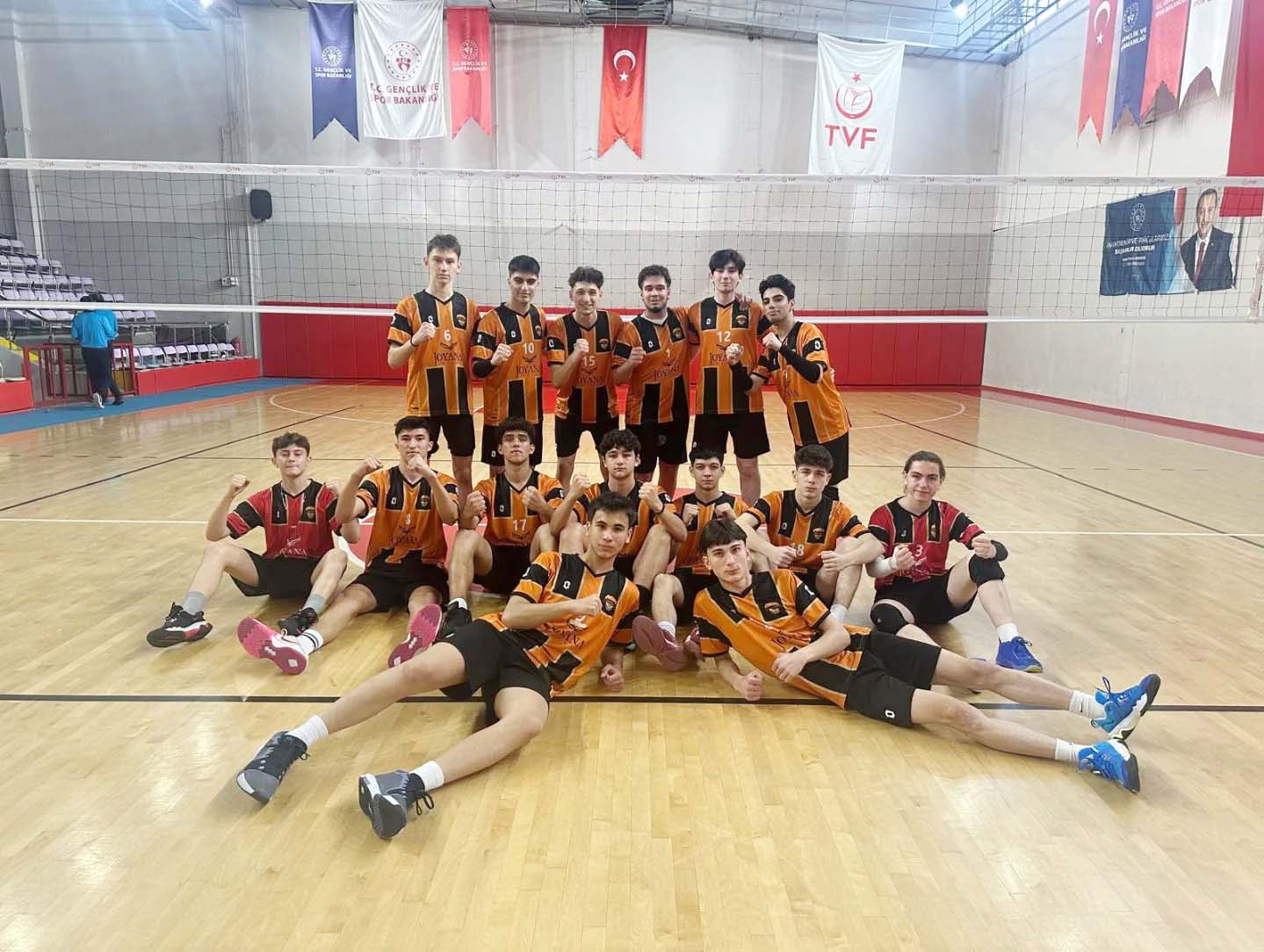 Çankırı Birlik SK voleybol takımı grup birincisi oldu