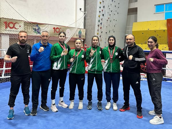 Samsun’da 22 Yaş Altı, Genç ve Yıldız Kadınlar Türkiye Boks