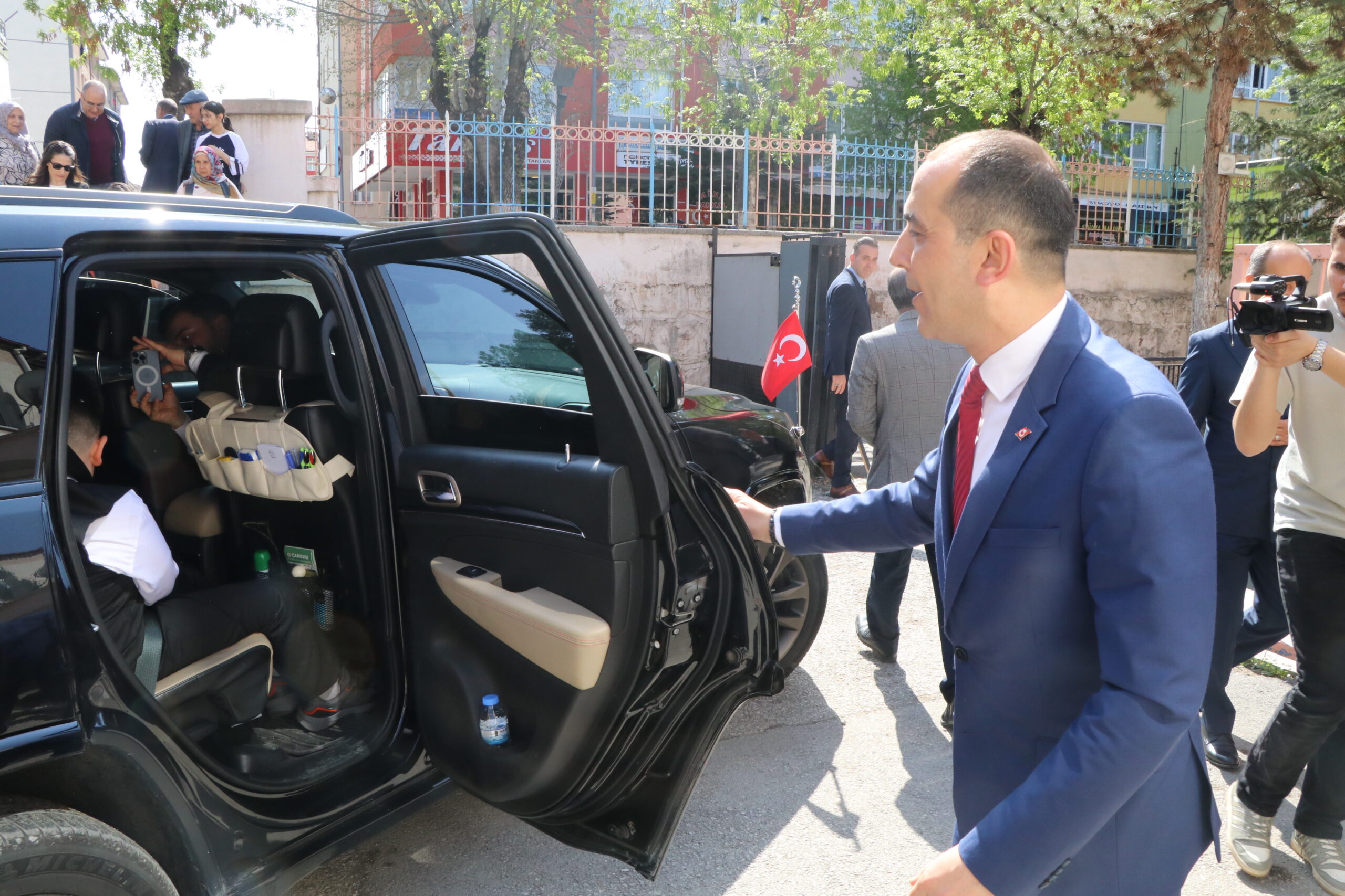 ÇANKIRI (AA) – Çankırı Valisi Mustafa Fırat Taşolar, minik valiye makam şoförlüğü