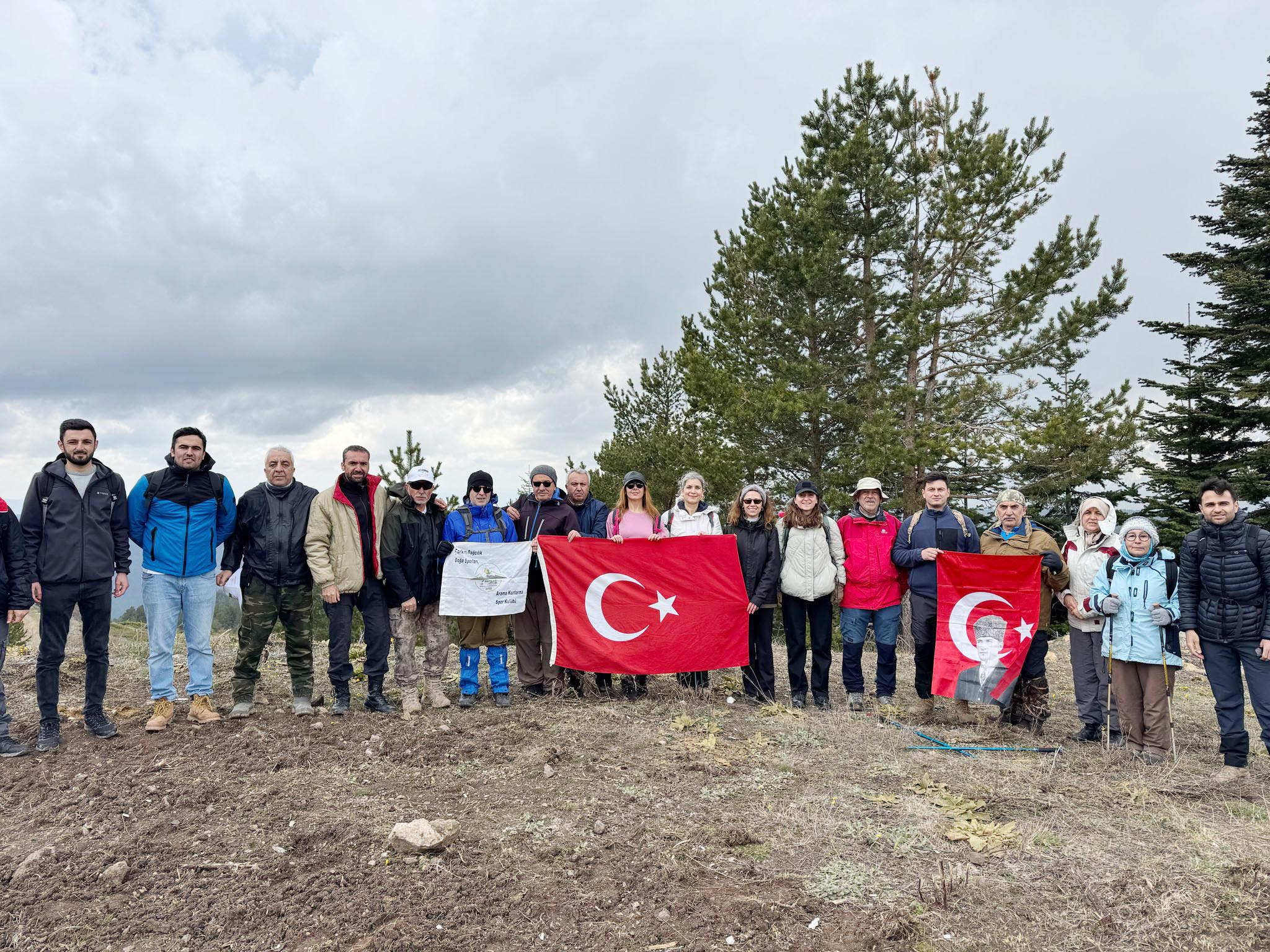 Ilgazdağı- Yıldıztepe (1900m) zirvesine “Milli Egemenlik Tırmanışı” etkinliği gerçekleştirildi. Çankırı