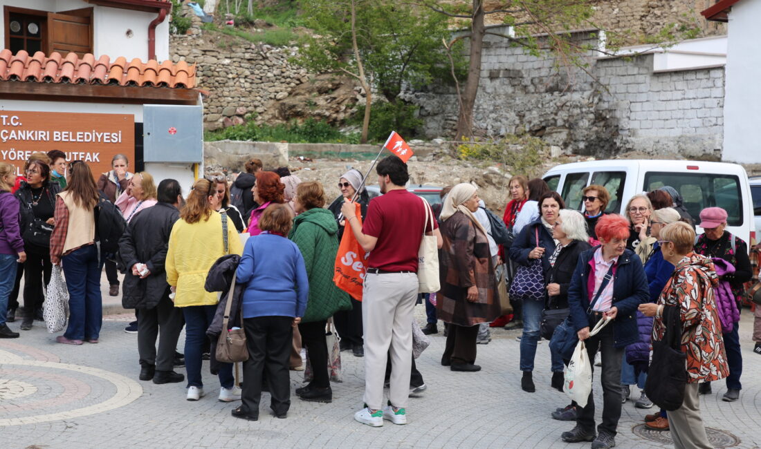 Tuz Treni ile Kültür Yolculuğuna İlgi Büyük Çankırı’nın turizm lokomotifi Turistik Tuz Treni, yoğun ilgi görmeye devam