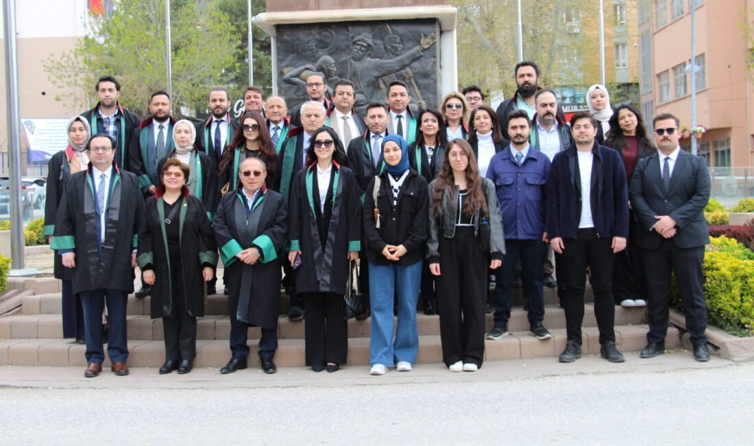 “Savunmanın bağımsızlığı ve hukukun üstünlüğü için görevimizin başında, sorumluluğumuzun farkındayız” 5 Nisan Avukatlar Günü nedeniyle Çankırı Barosu tarafından Atatürk Anıtı’nda program