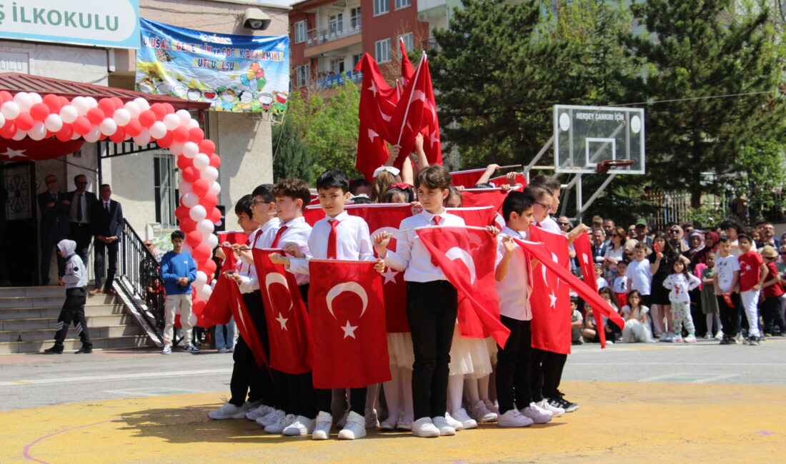 Çocuklar hep bir ağızdan haykırdı: Ne Mutlu Türk’üm Diyene! 23 Nisan Ulusal Egemenlik ve Çocuk Bayramı Güneş İlkokulunda büyük
