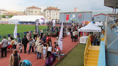 Çocuklar kendi bayramlarında doyasıya eğlendiler. Türkiye Büyük Millet Meclisi’nin açılışının