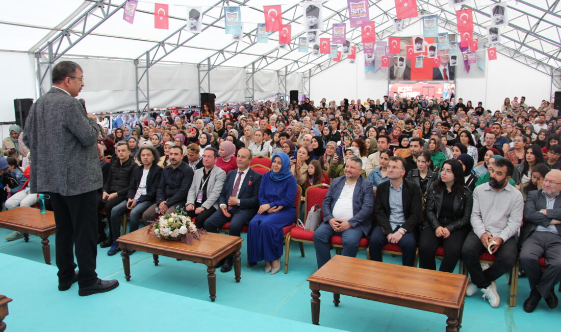 Çankırı Kitap Günleri etkinlikleri kapsamında, edebiyat dünyasının sevilen isimlerinden yazar