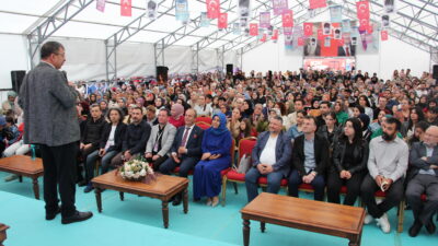 Çankırı Kitap Günleri etkinlikleri kapsamında, edebiyat dünyasının sevilen isimlerinden yazar