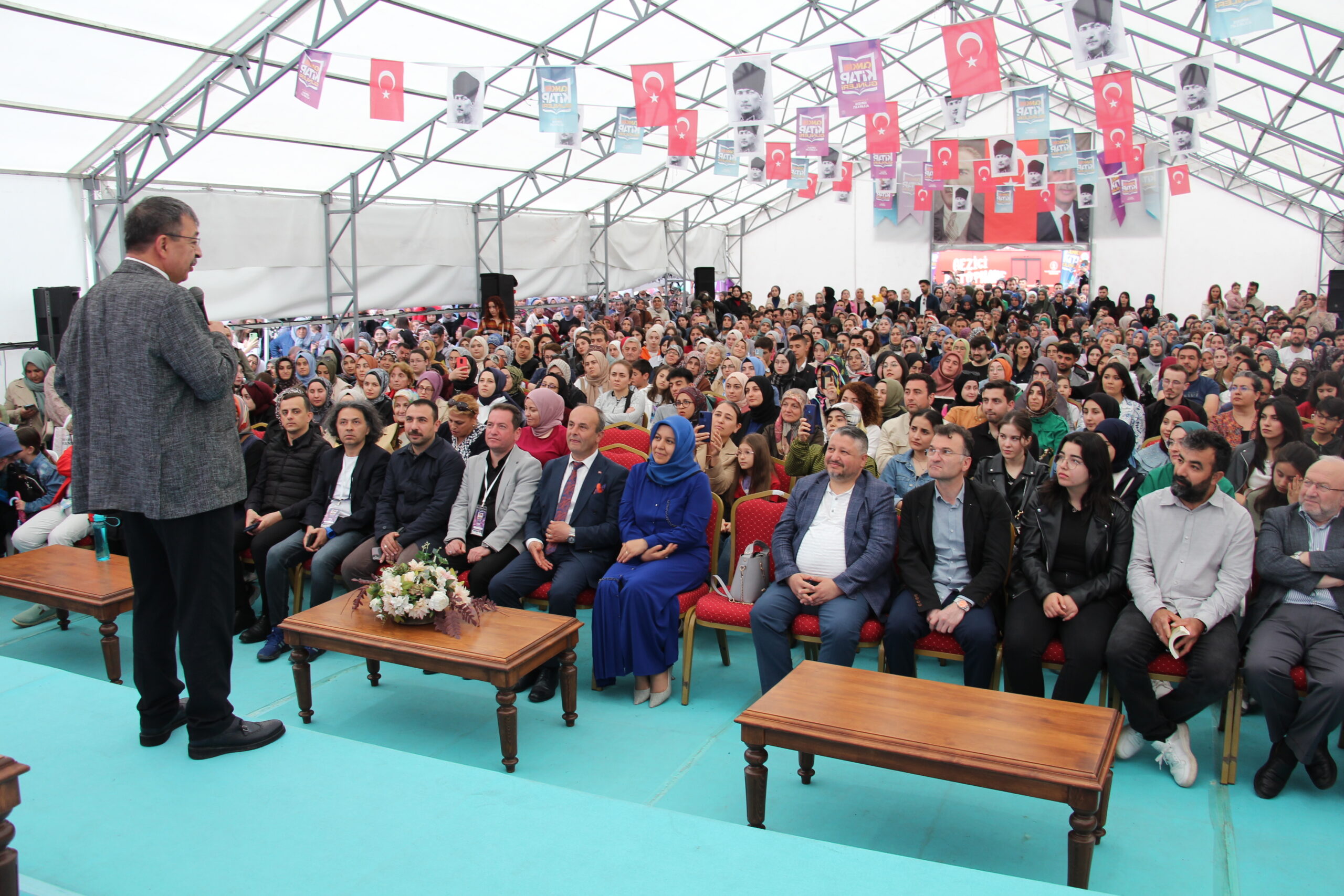Çankırı Kitap Günleri etkinlikleri kapsamında, edebiyat dünyasının sevilen isimlerinden yazar