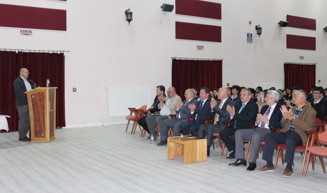 Dr. Ayhan Özkan, Çankırı Lisesi öğrencileri ile buluştu Çankırı Lisesi Kariyer Günleri kapsamında, eski mezunları ile söyleşi etkinliklerine