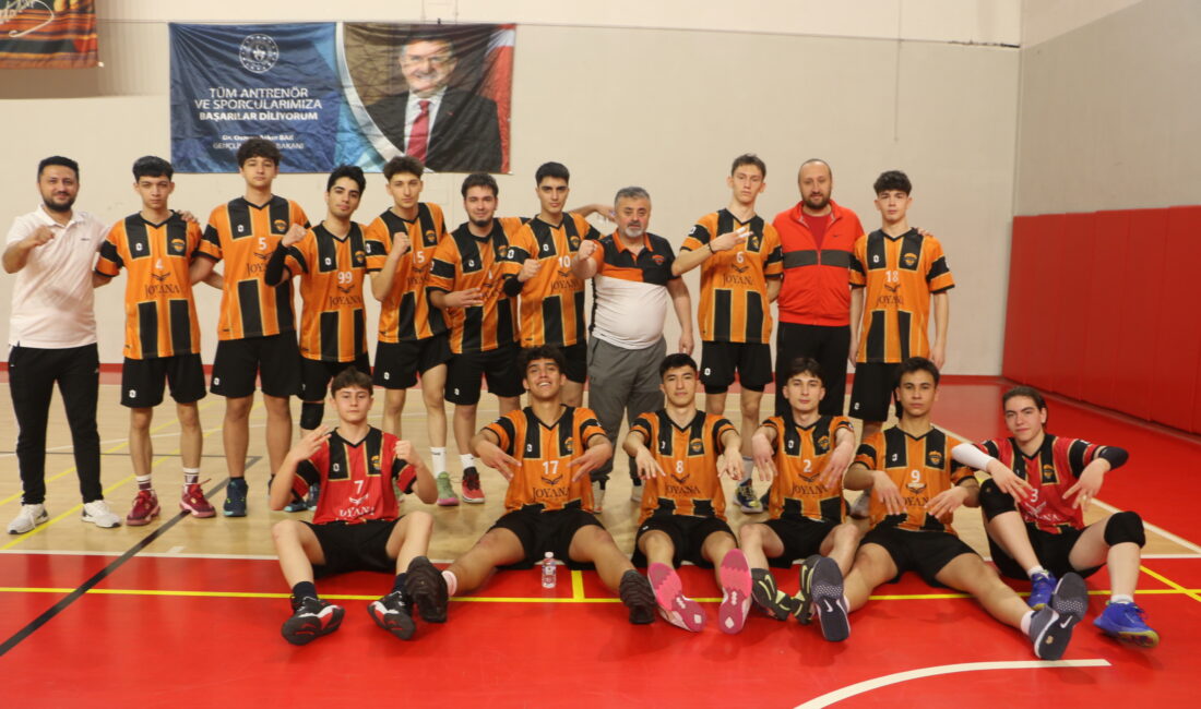 Çankırı Birlik SK, Çorum Belediye SK’ya şans tanımadı: 3-0 Türkiye Voleybol Federasyonu Yıldız Erkekler Voleybol Grup Birinciliğinde Çankırı Birlikspor