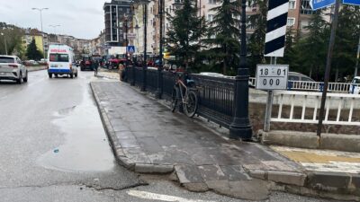 Çankırı’da her yağmur yağdığı zaman Büyük Otel yanındaki köprü üzerinde