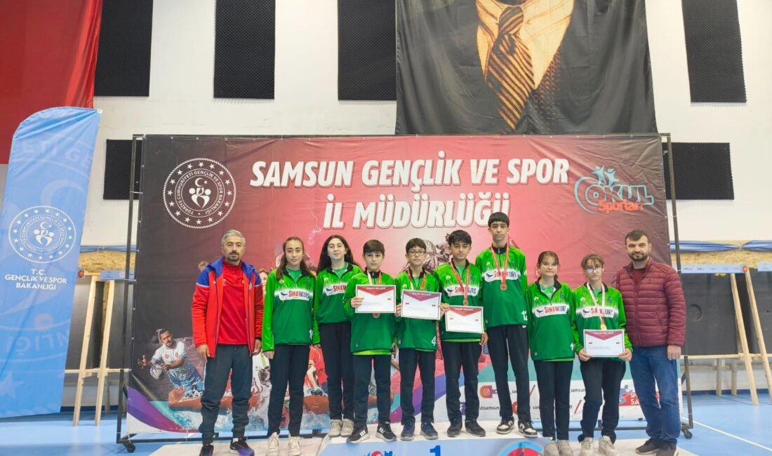 Yunus Emre Ortaokulu Curling takımı grubunda şampiyon Samsun’da düzenlenen Yıldızlar Floor Curling Turnuvası’nda Yunus Emre Ortaokulu, gösterdiği