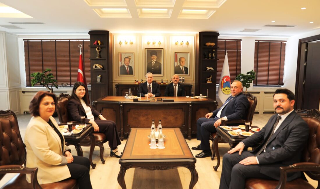 MHP Genel Başkan Yardımcısı Sadir Durmaz, Çankırı Belediyesini ziyaret etti.