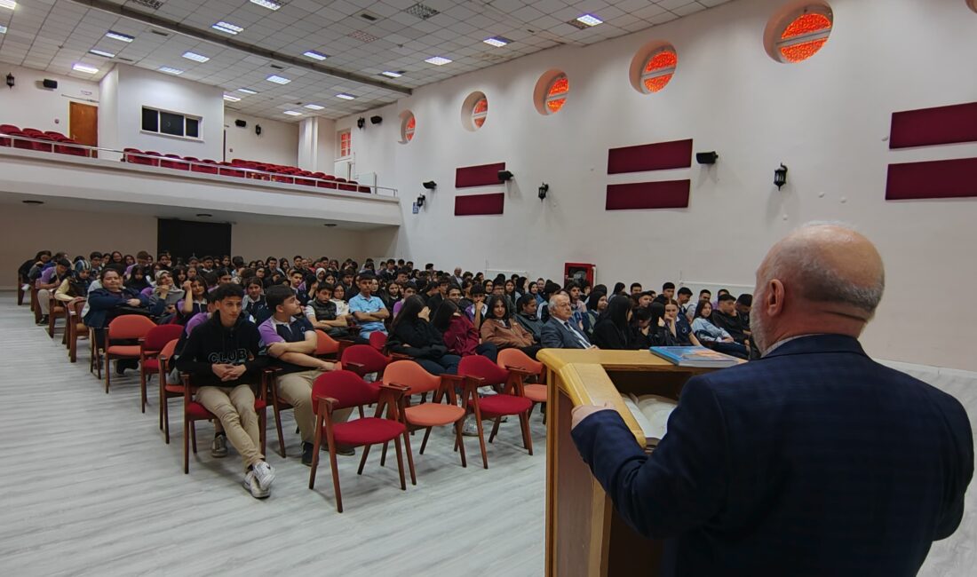 Çankırı Lisesi’nden Anlamlı Buluşma: Zeki Ömer Defne Yeniden Hatırlatıldı Çankırı Lisesi, Çankırılı ünlü şair Zeki Ömer Defne’yi anmak