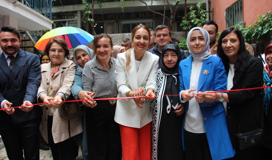 İnci Taneleri Derneği açıldı İnci Taneleri Özel Eğitim Engelliler Derneği’nin açılışı dün gerçekleştirildi. Cumhuriyet