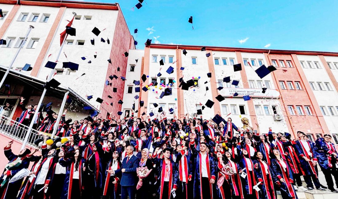 15 Temmuz Şehitler Anadolu Lisesi, yıllar boyunca emekle yetiştirdiği öğrencilerini
