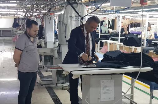 İŞKUR Müdürü Çaycı, ütü başında ustalığını gösterdi Çankırı İŞKUR İl Müdürü Alim Çaycı, Korgun OSB’deki bir tekstil