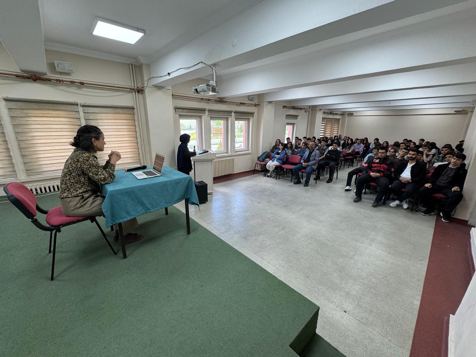 Çankırı Nevzat Ayaz Sosyal Bilimler Lisesi tarafından düzenlenen söyleşi etkinliğinde,
