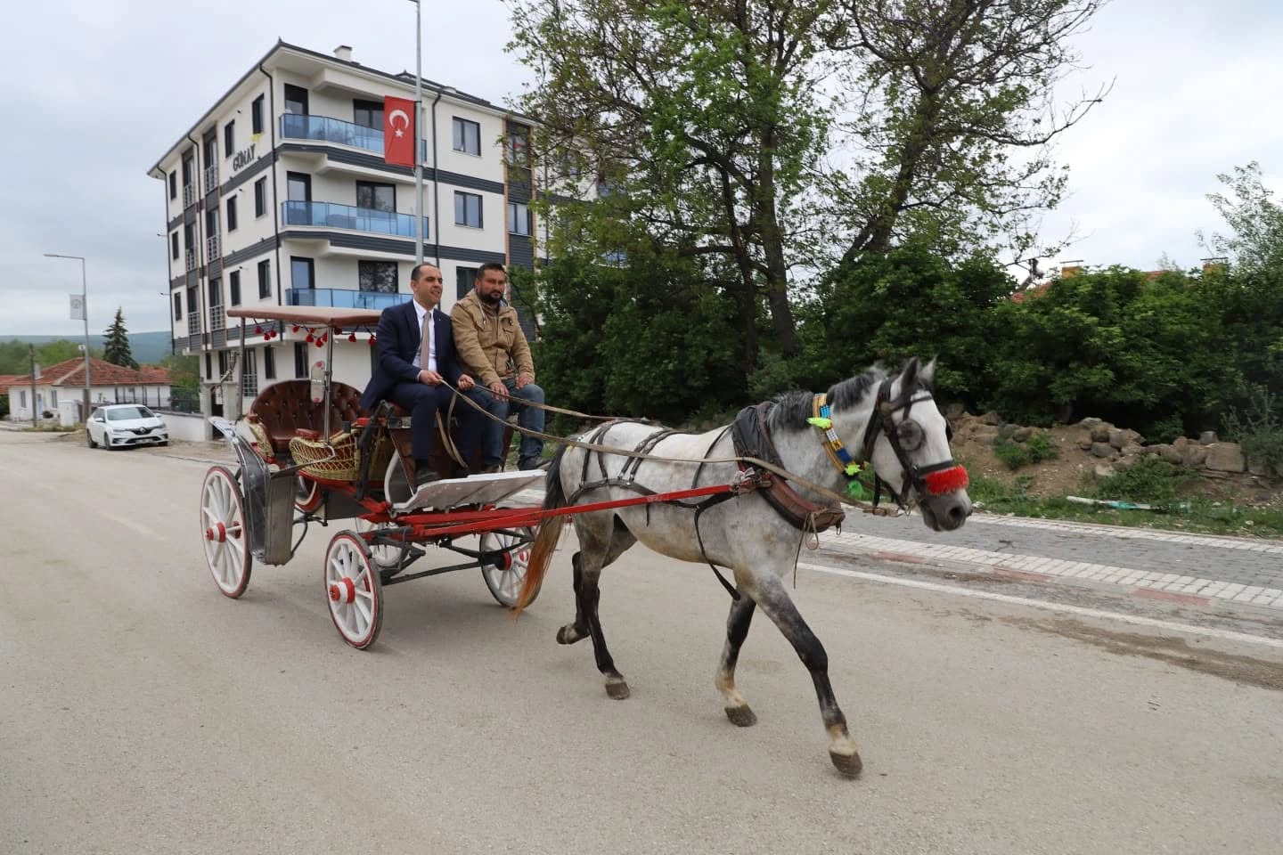 Çankırı’nın genç valisi M. Fırat Taşoların sosyalliği hayranlık uyandırıyor. Bir
