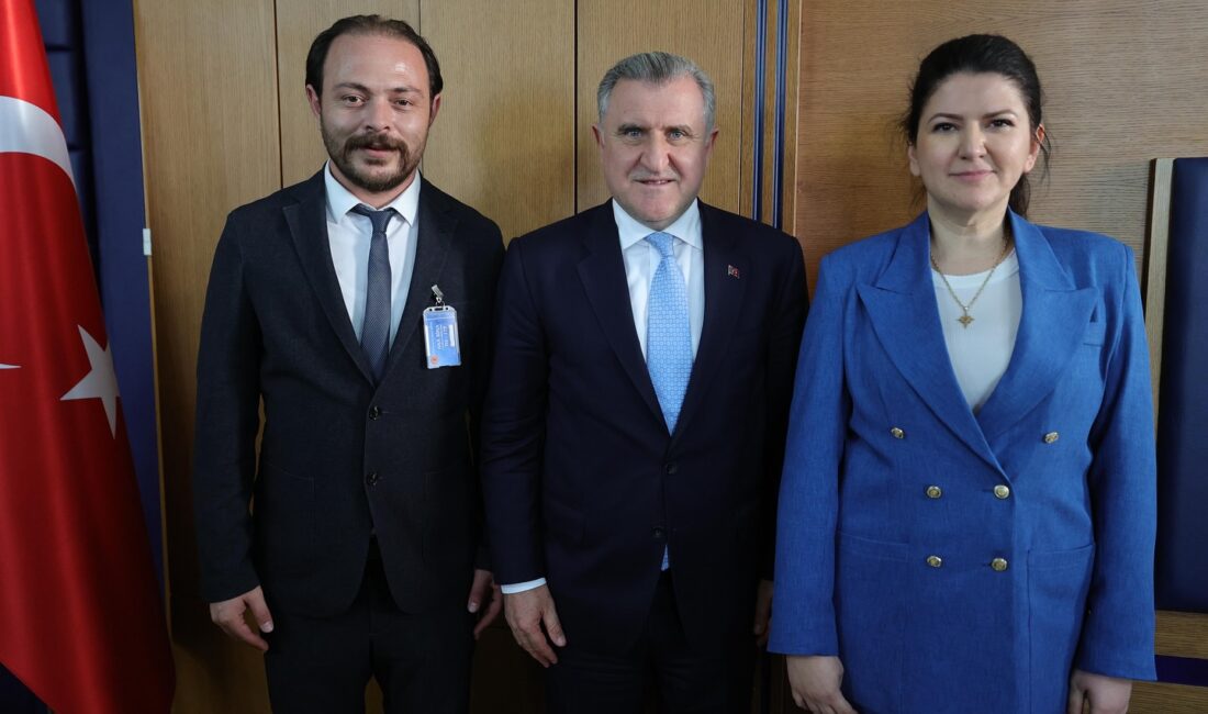 Yapraklı’ya gençlik merkezi müjdesi MHP Çankırı Milletvekili Pelin Yılık ve Yapraklı Belediye Başkanı Ömer