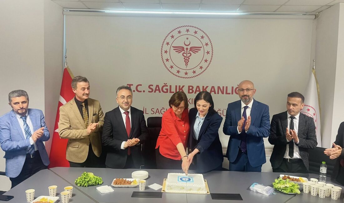 Hemşireler Gününü pasta keserek kutladılar Çankırı İl Sağlık Müdürlüğü tarafından Hemşireler Günü dolayısıyla kutlama programı